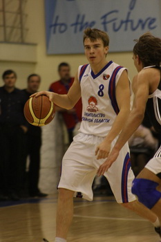 Плеймейкер БК «Рязань» Максим Кузнецов.