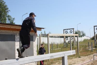 Рязанские стражи порядка справились с полосой препятствий