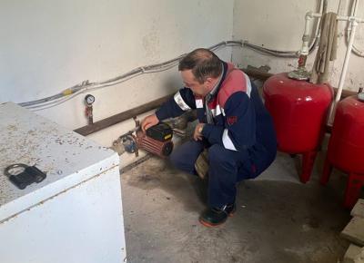 Сотрудники РМПТС готовят музыкальную школу в Херсонской области к зиме