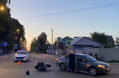 В Скопине мотоцикл столкнулся с иномаркой, пострадали байкер и его пассажирка