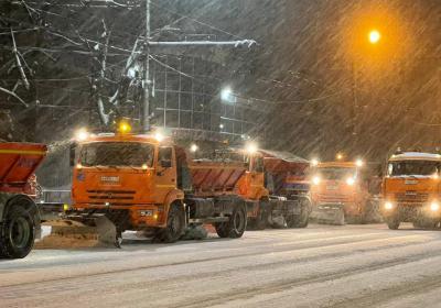 Гаишники попросили рязанцев ночью не парковать машины вдоль проезжих частей