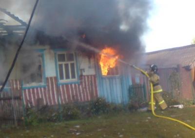 В Ермишинском районе от «красного петуха» пострадали дом и баня