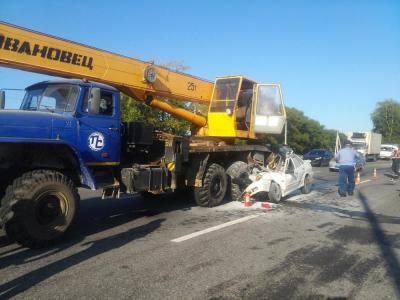 Погиб водитель автомобиля, въехавшего под автокран «Урал» в Рязанском районе