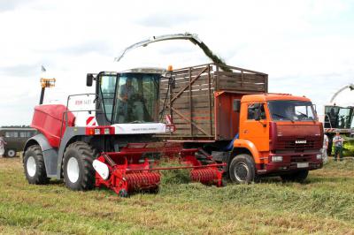 Аграрии Рязанщины продолжают заготовку кормов