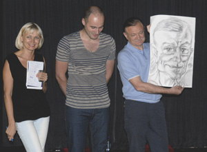 На неформальной встрече с рязанской молодёжью Олег Ковалёв получил дружеский шарж