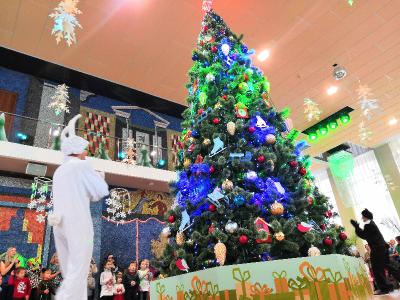 Рязанский театр кукол погружает ребят в «Волшебный лес Морозко»