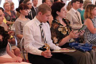 Золотые медалисты Рязанщины получили памятный знак от губернатора