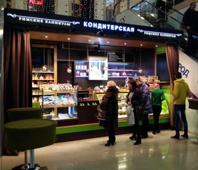 В ТРЦ «Виктория Плаза» открылась кондитерская «Римские каникулы»