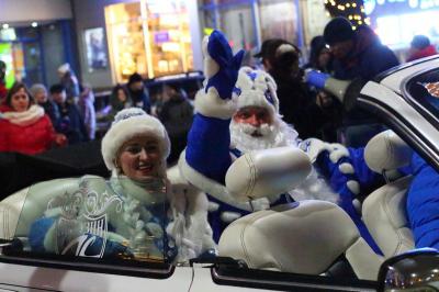 Шествие рязанских Дедов Морозов закончилось включением звёздного неба на Почтовой