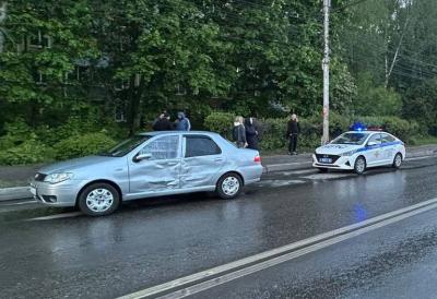 На Касимовском шоссе в Рязани столкнулись Hyundai и Fiat, пострадали женщина и девочка