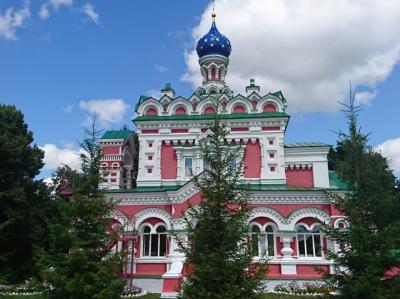 Митрополит Марк провёл литургию в храме апостолов Петра и Павла в посёлке Старожилово