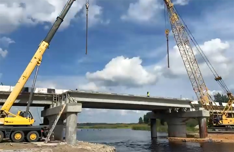 В Клепиковском округе продолжается капремонт моста через реку Пра