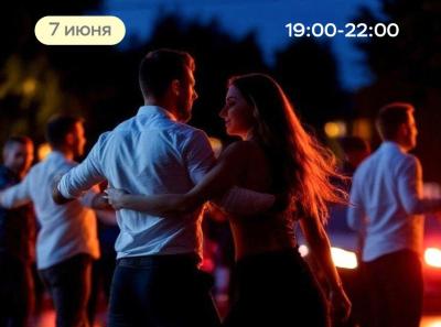 На летней площадке у Торговых рядов в Рязани вновь будут танцевать