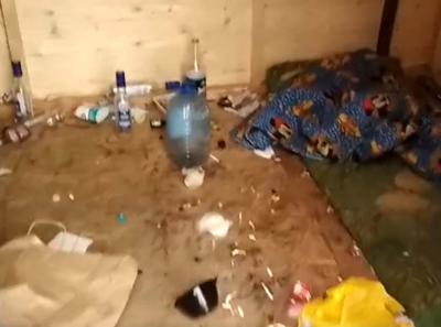 В одной из торговых палаток на улице Почтовой обнаружили ночлежку для бездомных