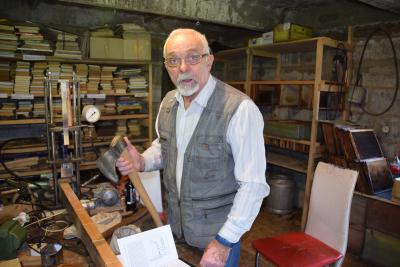 Рязанец собрал мини-музей топоров и написал о них книгу