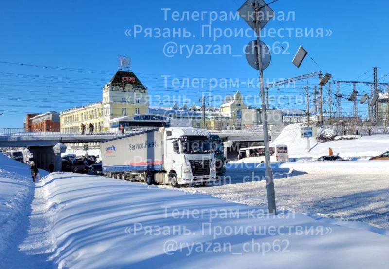 В Рязани фуры перекрыли Московское шоссе