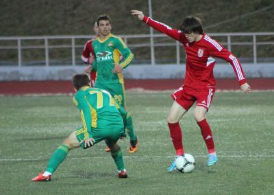 Резиуан Мирзов (в красном)