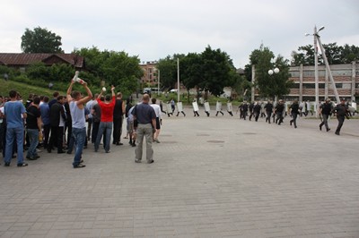 Сотрудники рязанского гарнизона угомонили толпу бунтующих болельщиков 