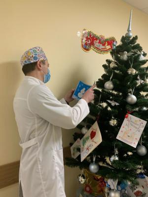 В «красной зоне» Рязанской ОКБ нарядили ёлку