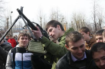 Рязанские школьники побывали в полку ВДВ