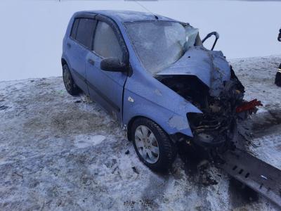 В Шиловском районе иномарка столкнулась с грузовиком, пострадали три человека