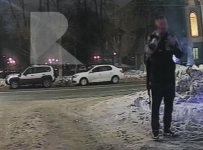 Рязанец заметил мужчину с предметом, похожим на оружие