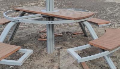 Неизвестные пустили на дрова новую беседку на пляже в Лесопарке Рязани