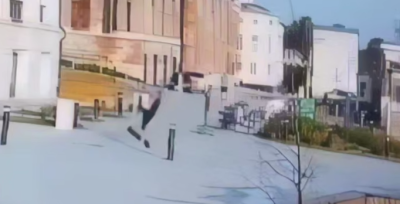 В Касимове молодой человек снёс ногой световой столбик