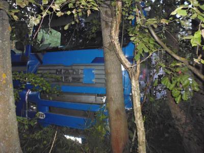 Три человека погибли при столкновении легковушки и грузовика в Клепиковском районе