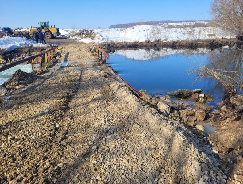 Участок дороги у деревни Серебрянь в Михайловском округе освободился от воды