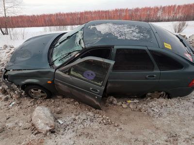 Под Спасском автоледи не спасла свою «Приору» от опрокидывания