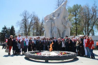 Рязанцы возложили цветы к Вечному огню 
