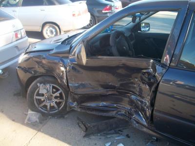 Hyundai Accent протаранил «Ладу-Гранта» в Канищево