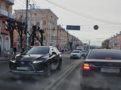 Светофор на перекрёстке Первомайского проспекта и улицы Дзержинского вновь заработал