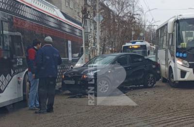 Массовое ДТП в Приокском спровоцировало солидную пробку