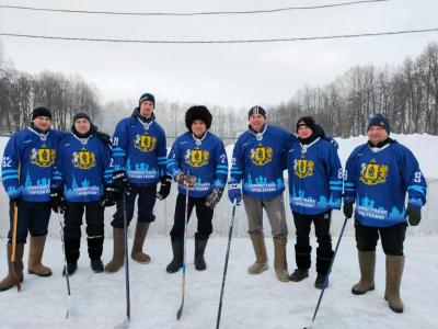 Команда мэрии Рязани сыграла в хоккей в валенках