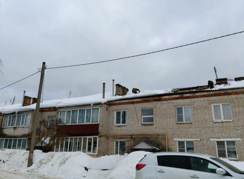 На здании в Клепиковском округе рухнула часть кровли