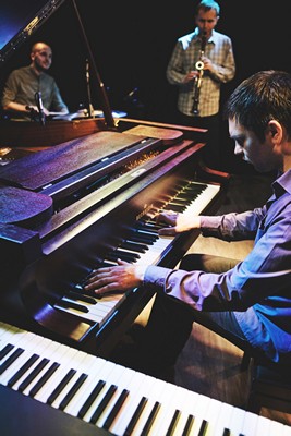 На летнюю сцену кафе «Фонтан» десантируется международный фестиваль-гастролёр