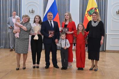 Рязанский энергетик получил региональную награду за достойное воспитание детей