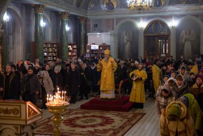 Рязанцы в новогоднюю ночь посетили молебен в Христорождественском соборе