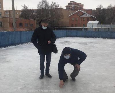 В Рязани проверили школьные катки