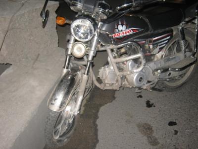 Рязанец не справился с управлением мотоцикла и врезался в бетонное ограждение