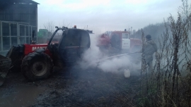 Близ Старожилово сгорел трактор-погрузчик