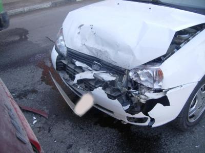 «Лада-Калина» въехала в ВАЗ-2115 на Первомайском проспекте