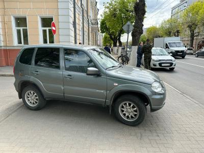 В центре Рязани внедорожник сбил девочку-велосипедистку на тротуаре