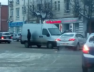 В центре Рязани «Газель» не разъехалась с иномаркой