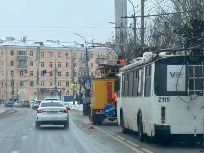 На площади Победы в Рязани встали троллейбусы