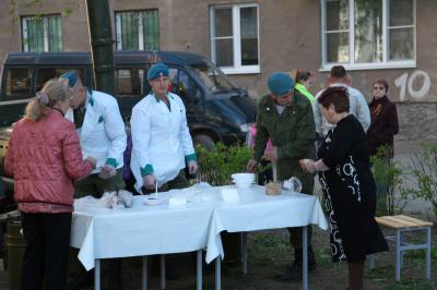 В преддверии Дня Великой Победы рязанцев угощают солдатской кашей