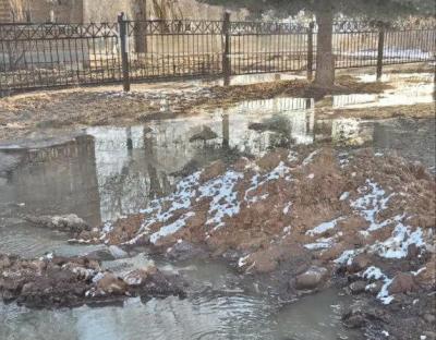 Рязанцы пожаловались на течь канализации на улице Братиславской