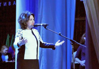 Елена Буняшина поздравила коллектив информационно-образовательного Центра «Содружество» с юбилеем